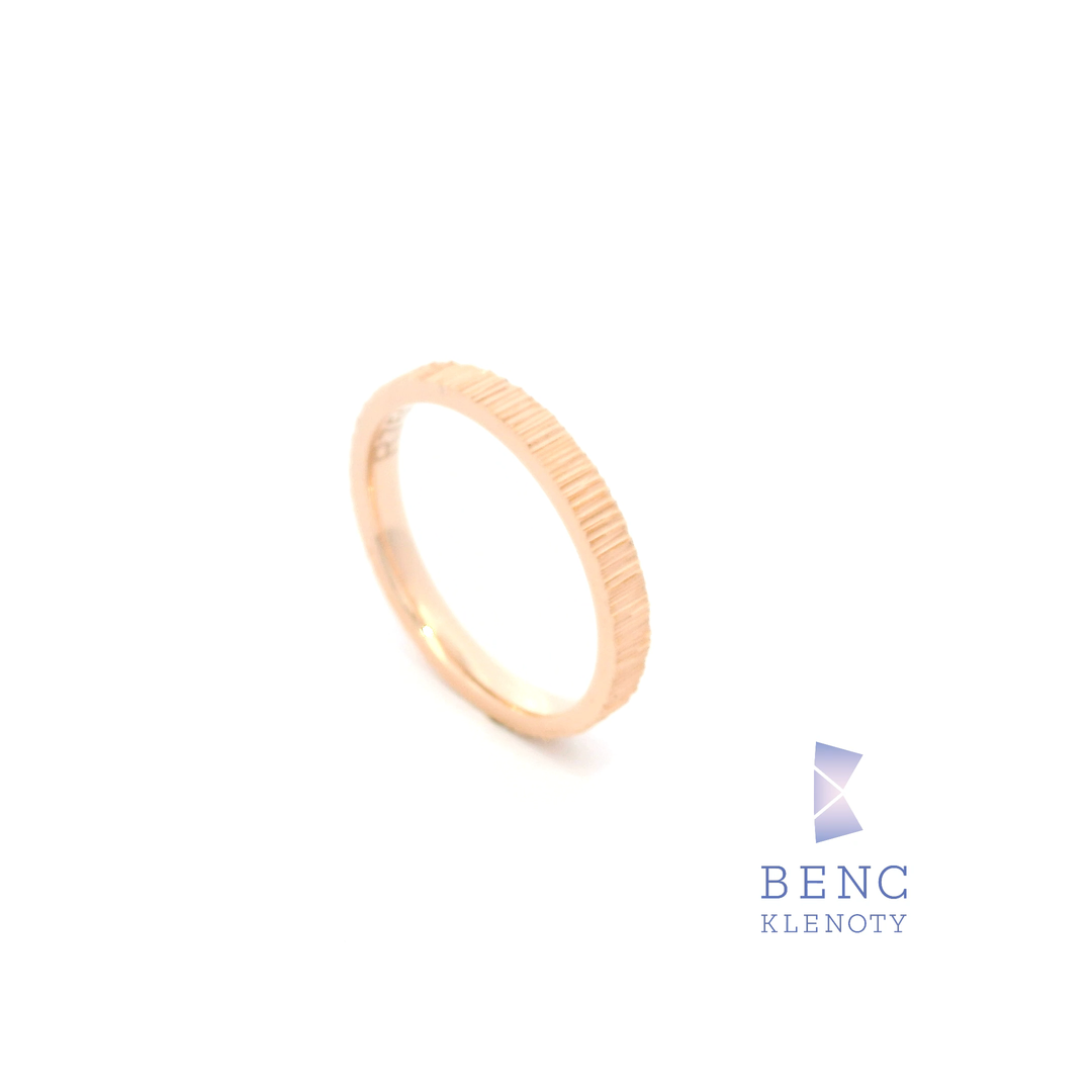 Dámský snubní prsten ze zlata 14K | Nadčasový design | R755