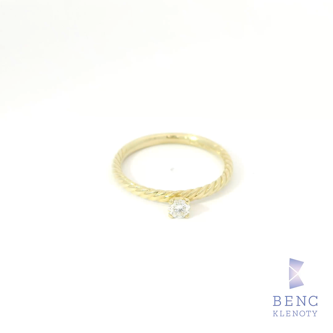 Elegantní zlatý prsten