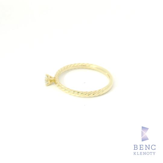 Elegantní zlatý prsten