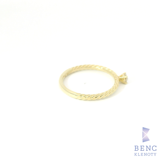 Elegantní zlatý prsten