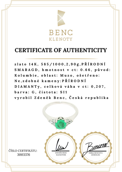 Elegant white gold ring with emerald and diamonds