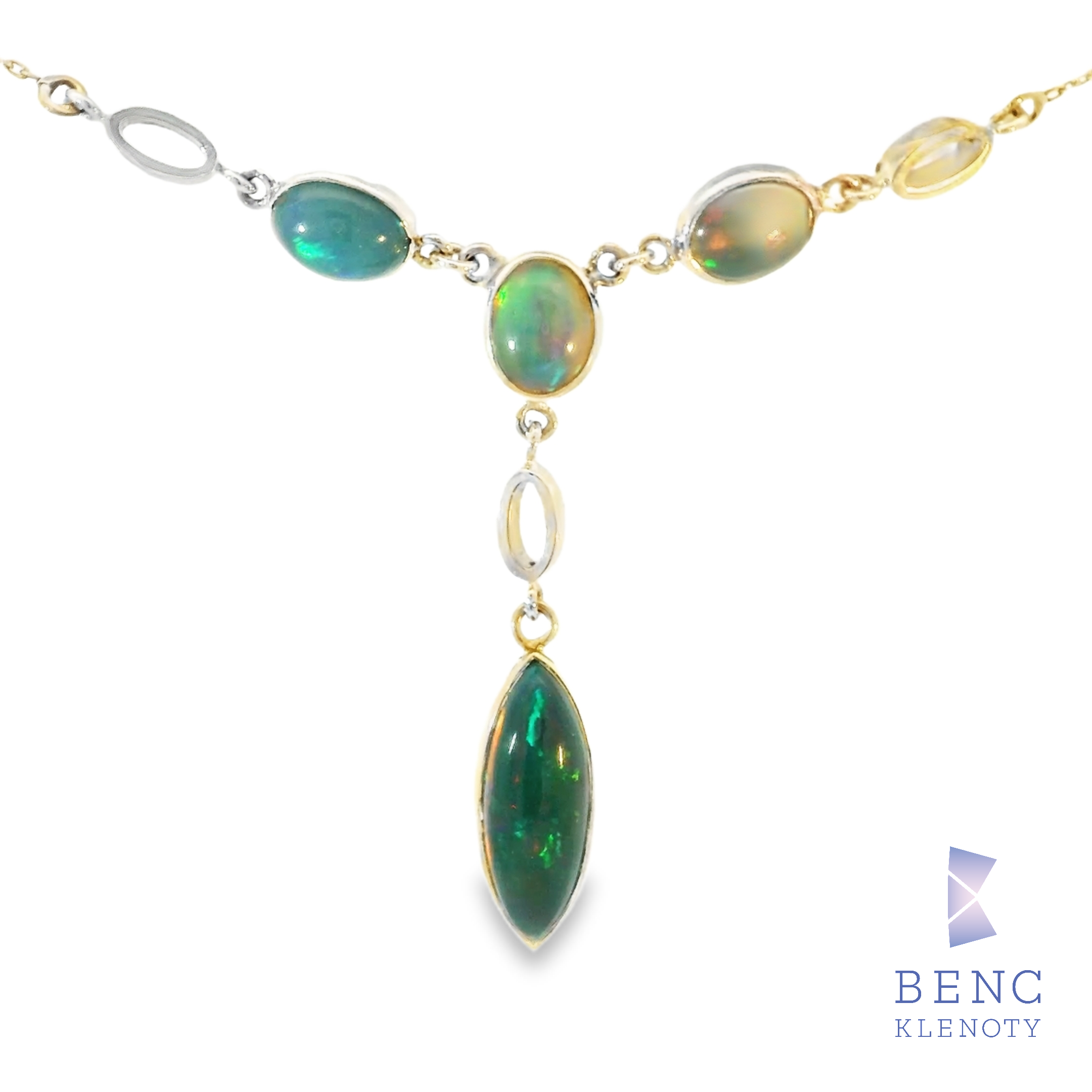 Nahrdelnik z bileho zlata s etiopskymi opaly 