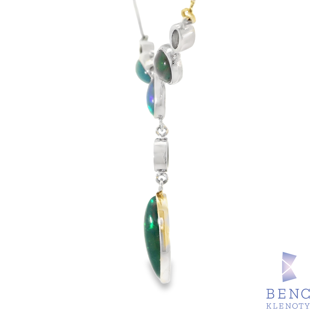 Nahrdelnik z bileho zlata s etiopskymi opaly 