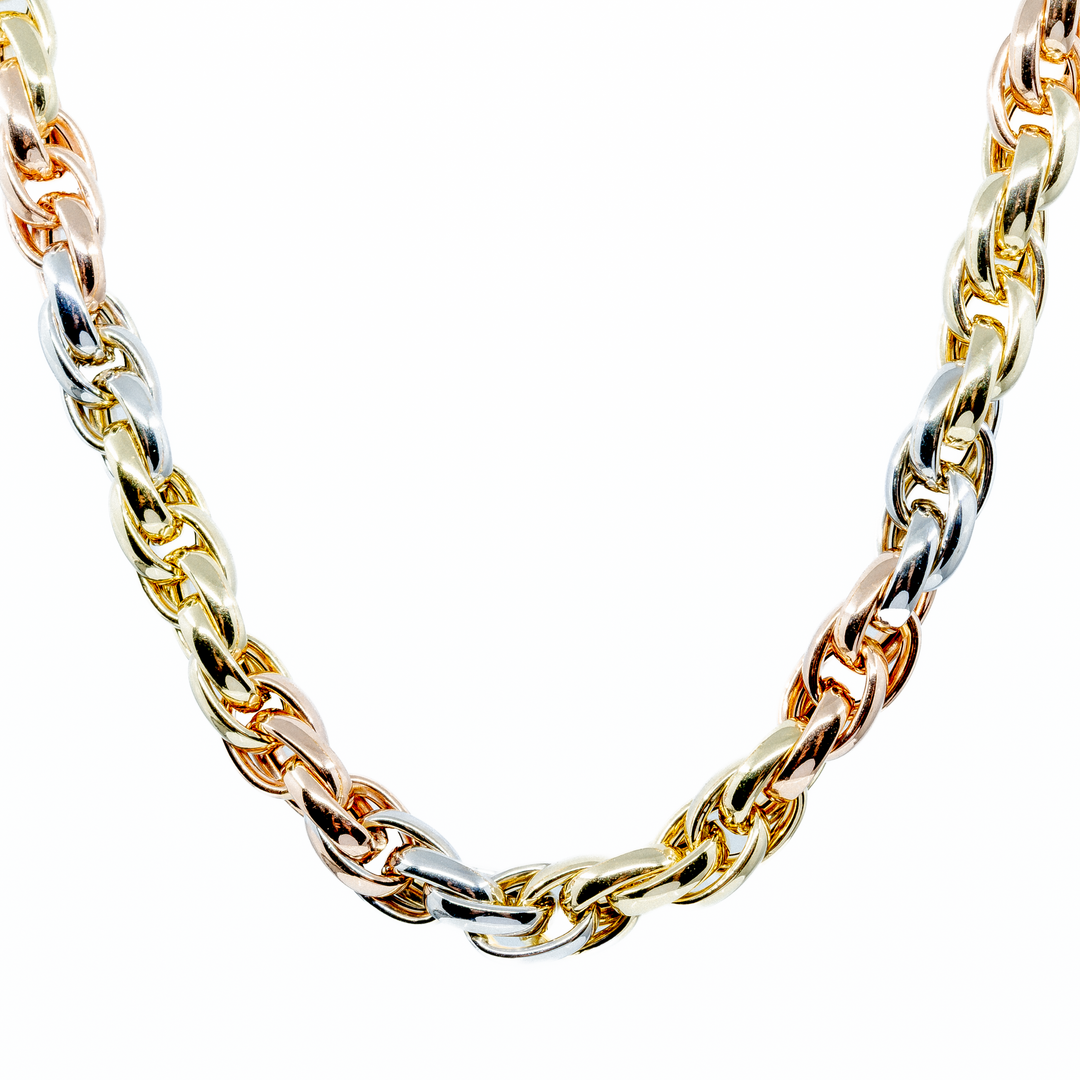 Polomasivni nahrdelnik ze tri barev zlata – elegantni damsky sperk