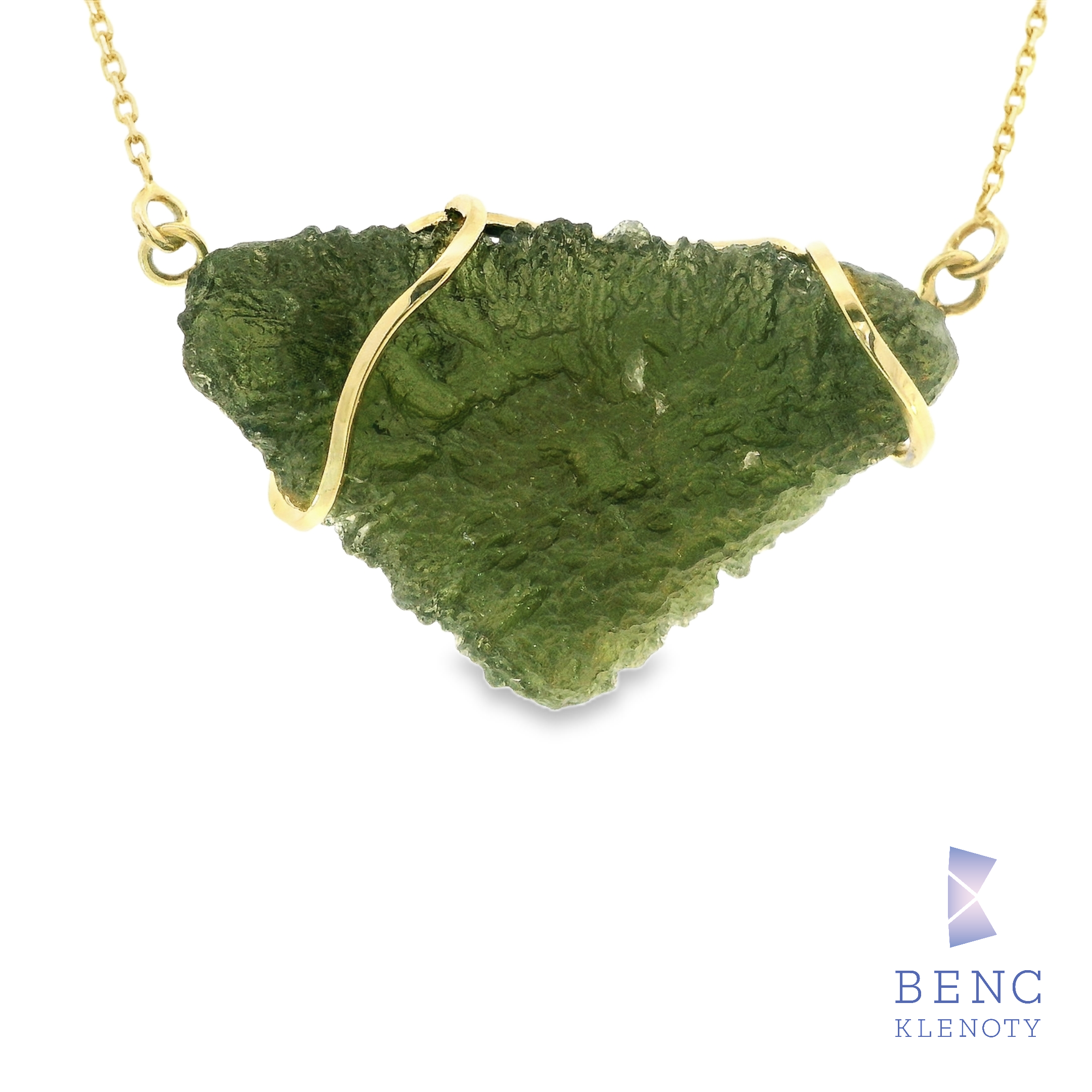 Privesek ze zluteho zlata se zelenym vltavinem – cesky sperk

