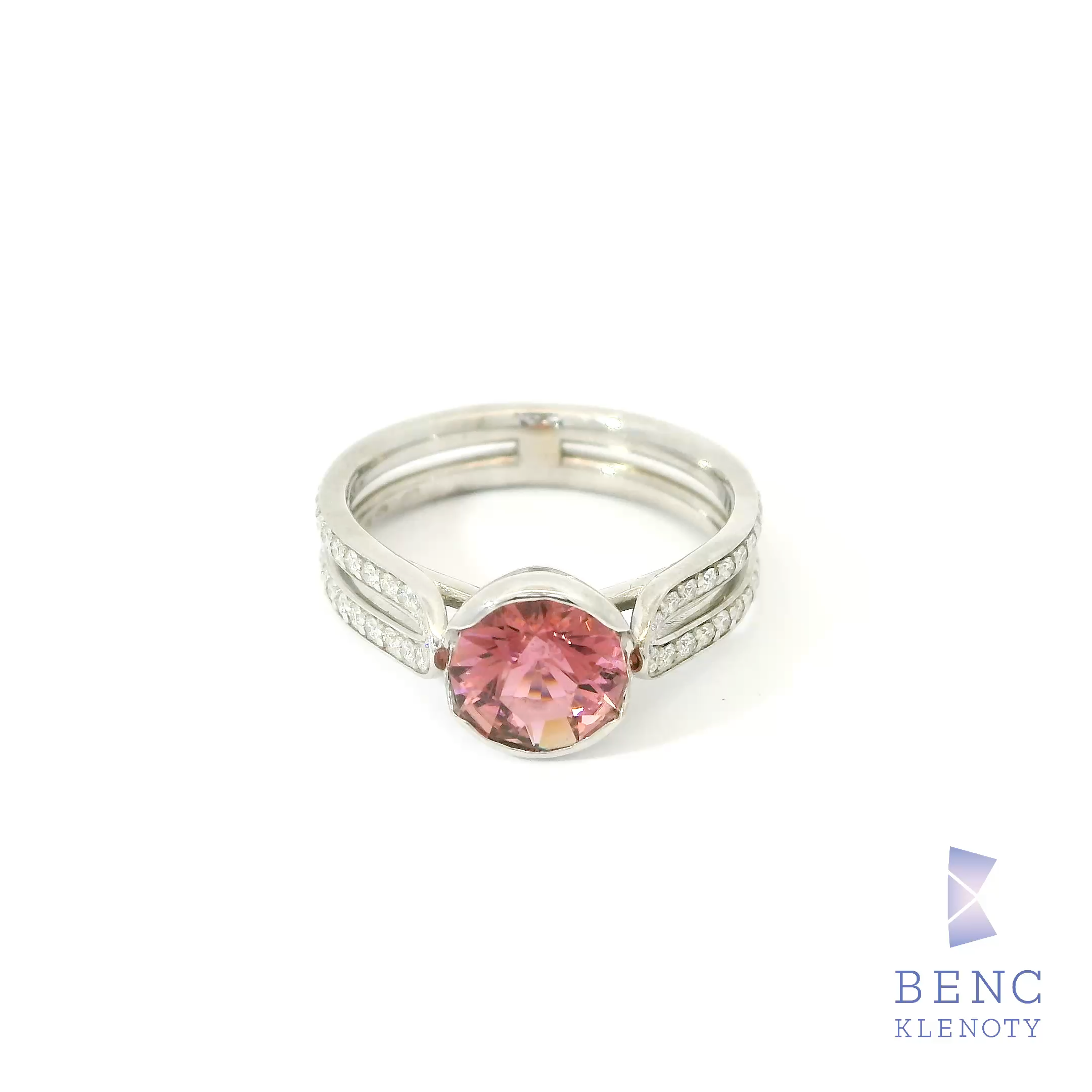 Prsten s ruzovym turmalinem 