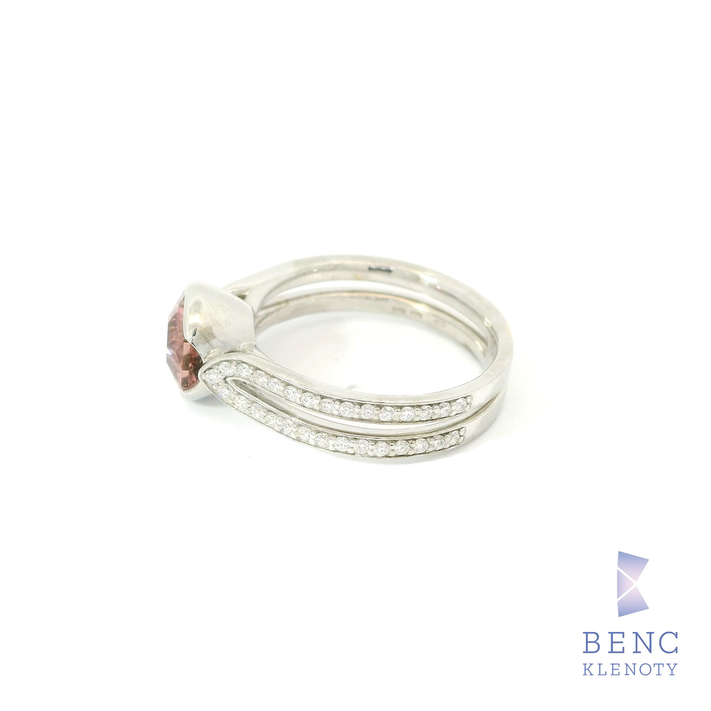 Prsten s ruzovym turmalinem 