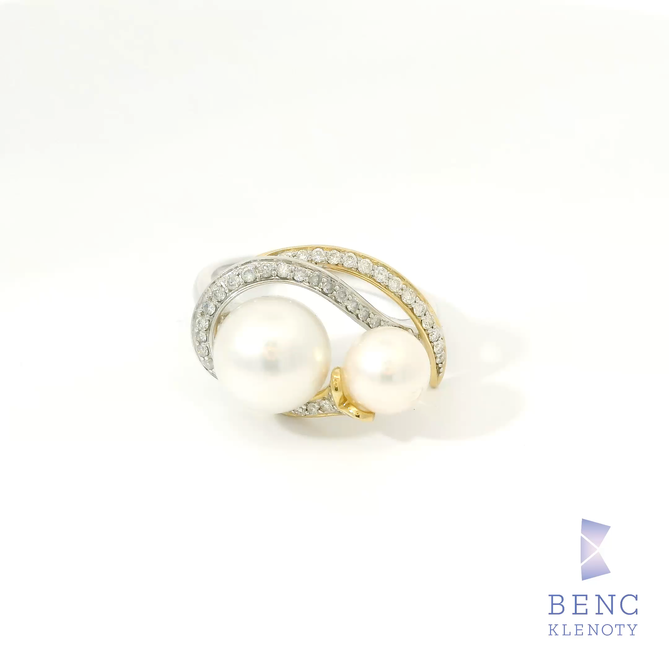 Prsten se dvema perlami Akoya a diamanty