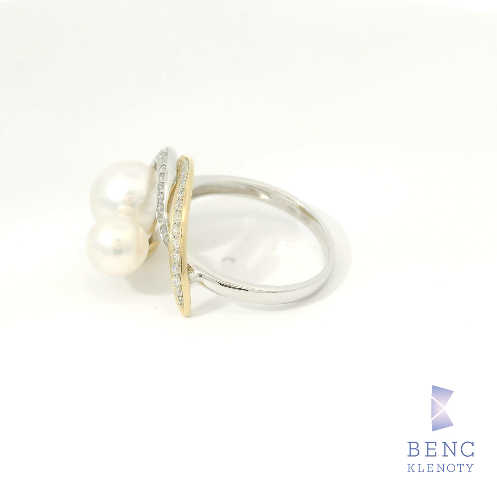 Prsten se dvema perlami Akoya a diamanty