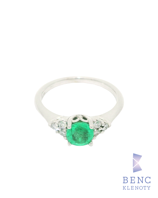 Prsten z bileho zlata se smaragdem a diamanty
