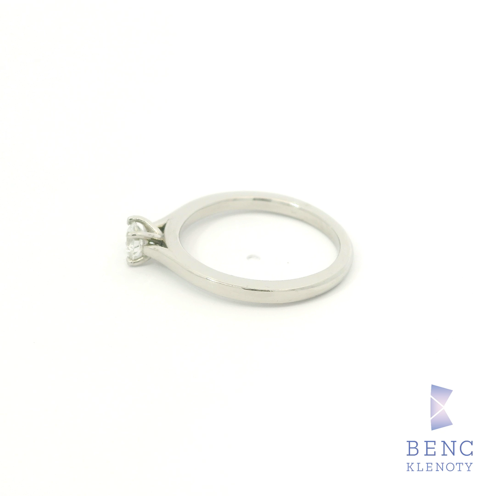 Soliterni prsten s diamantem