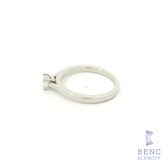 Soliterni prsten s diamantem