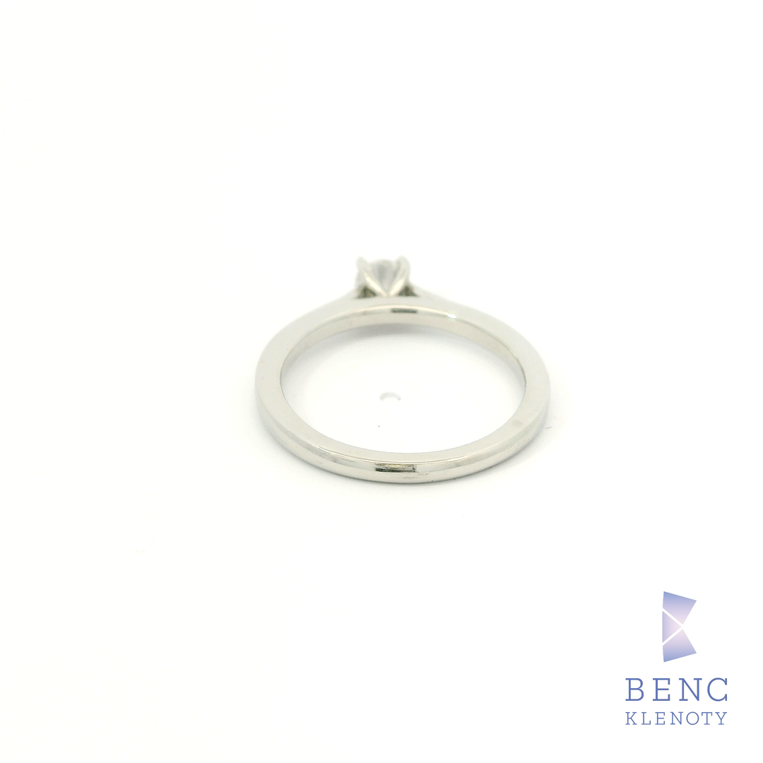 Soliterni prsten s diamantem