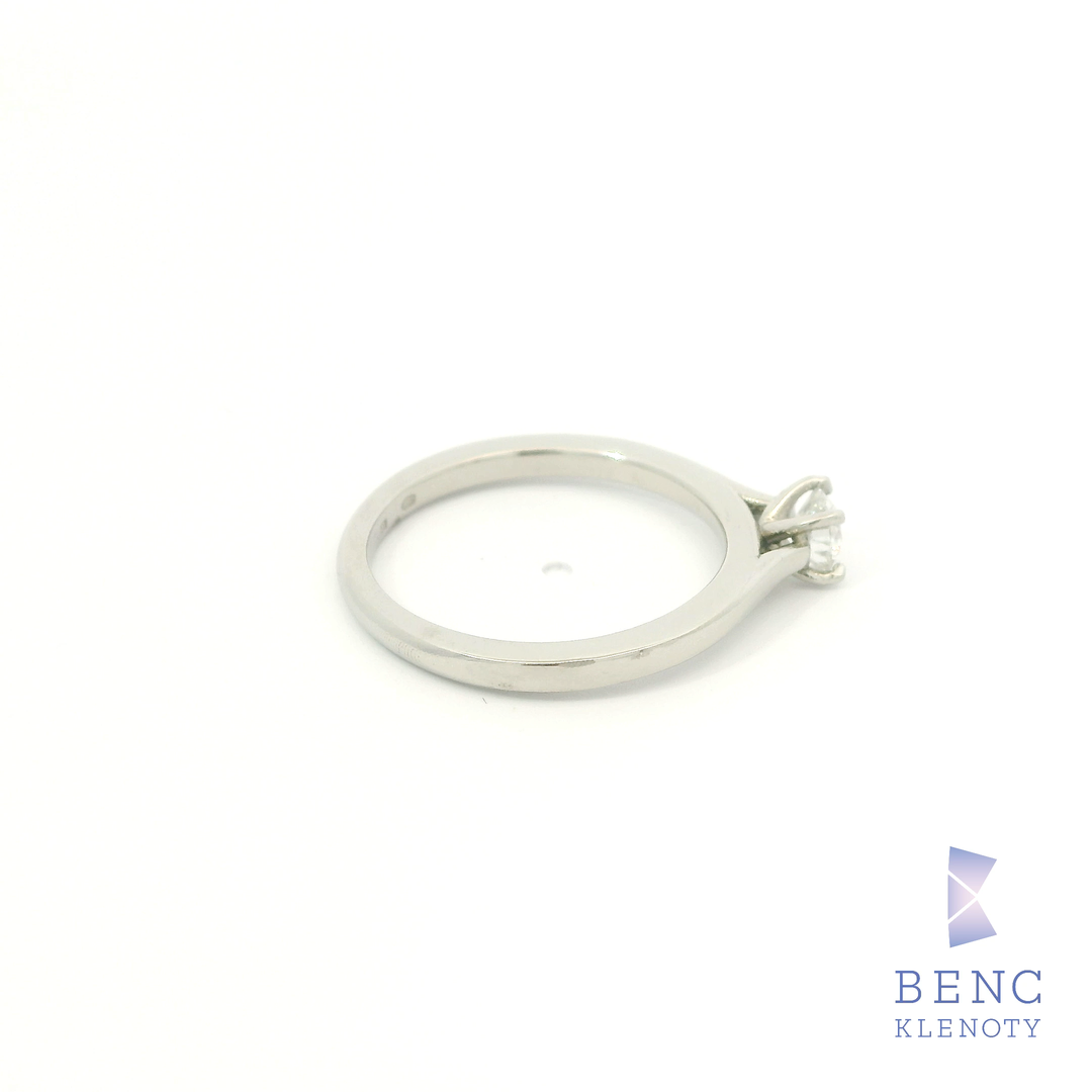 Soliterni prsten s diamantem