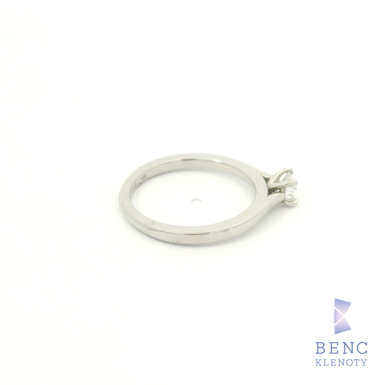 Soliterni prsten s diamantem