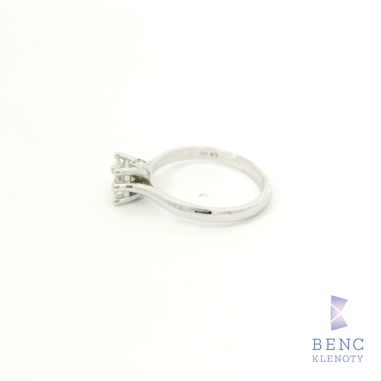 Soliterni prsten s diamantem