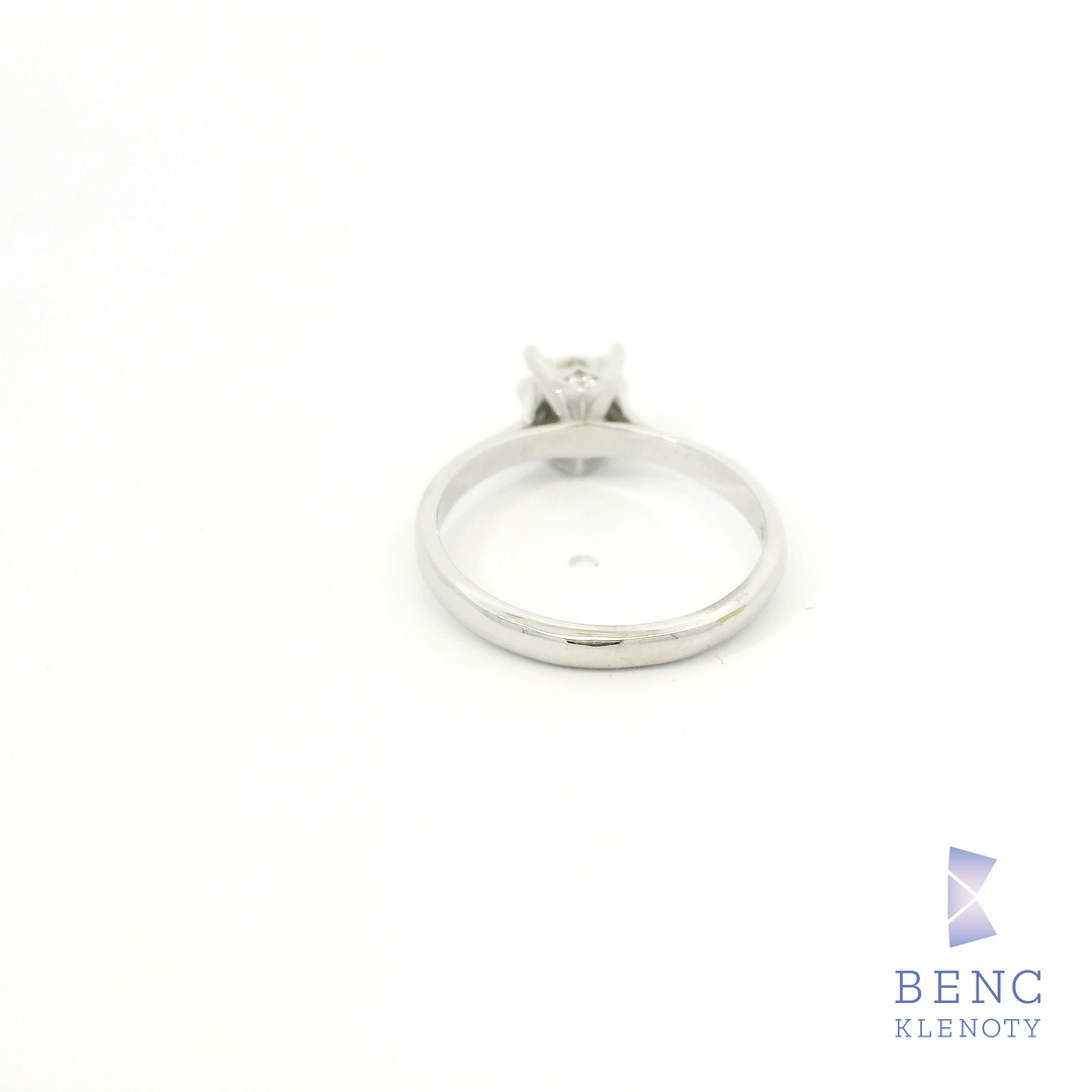 Soliterni prsten s diamantem