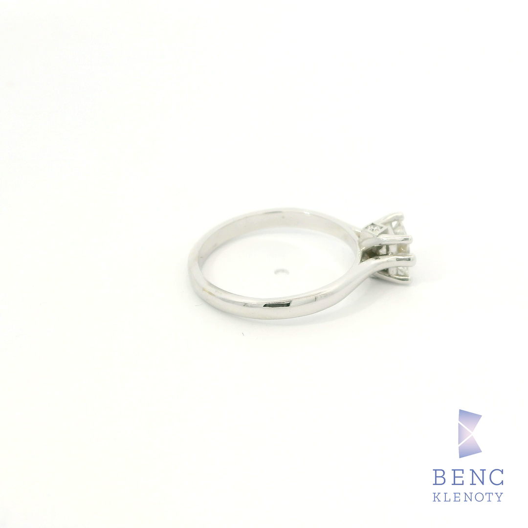 Soliterni prsten s diamantem