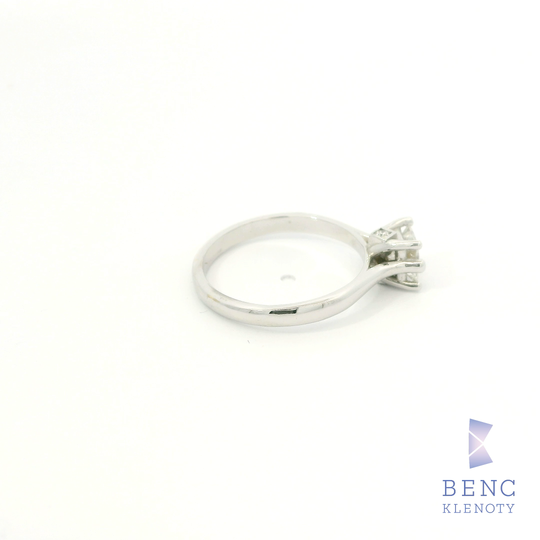 Soliterni prsten s diamantem