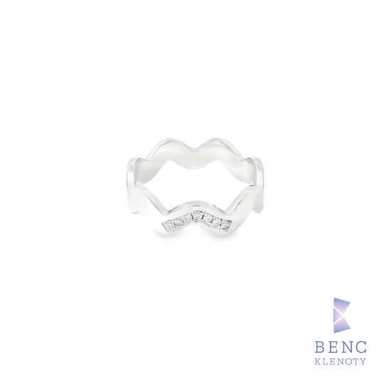 Vlnitý zlatý prsten s diamanty