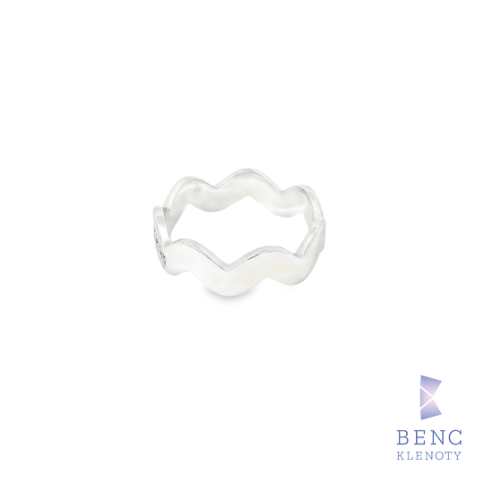 Vlnitý zlatý prsten s diamanty