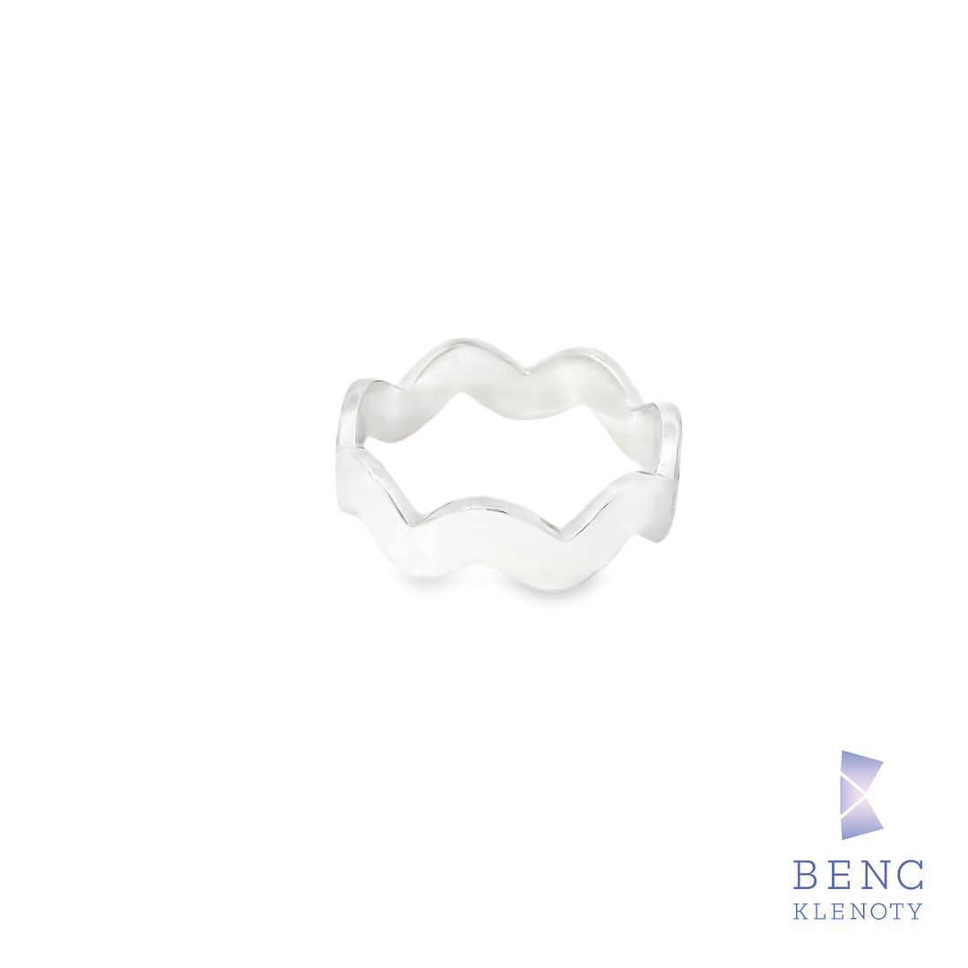 Vlnitý zlatý prsten s diamanty