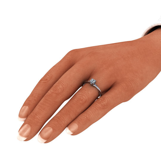 Zásnubní zlatý prsten s diamantem 