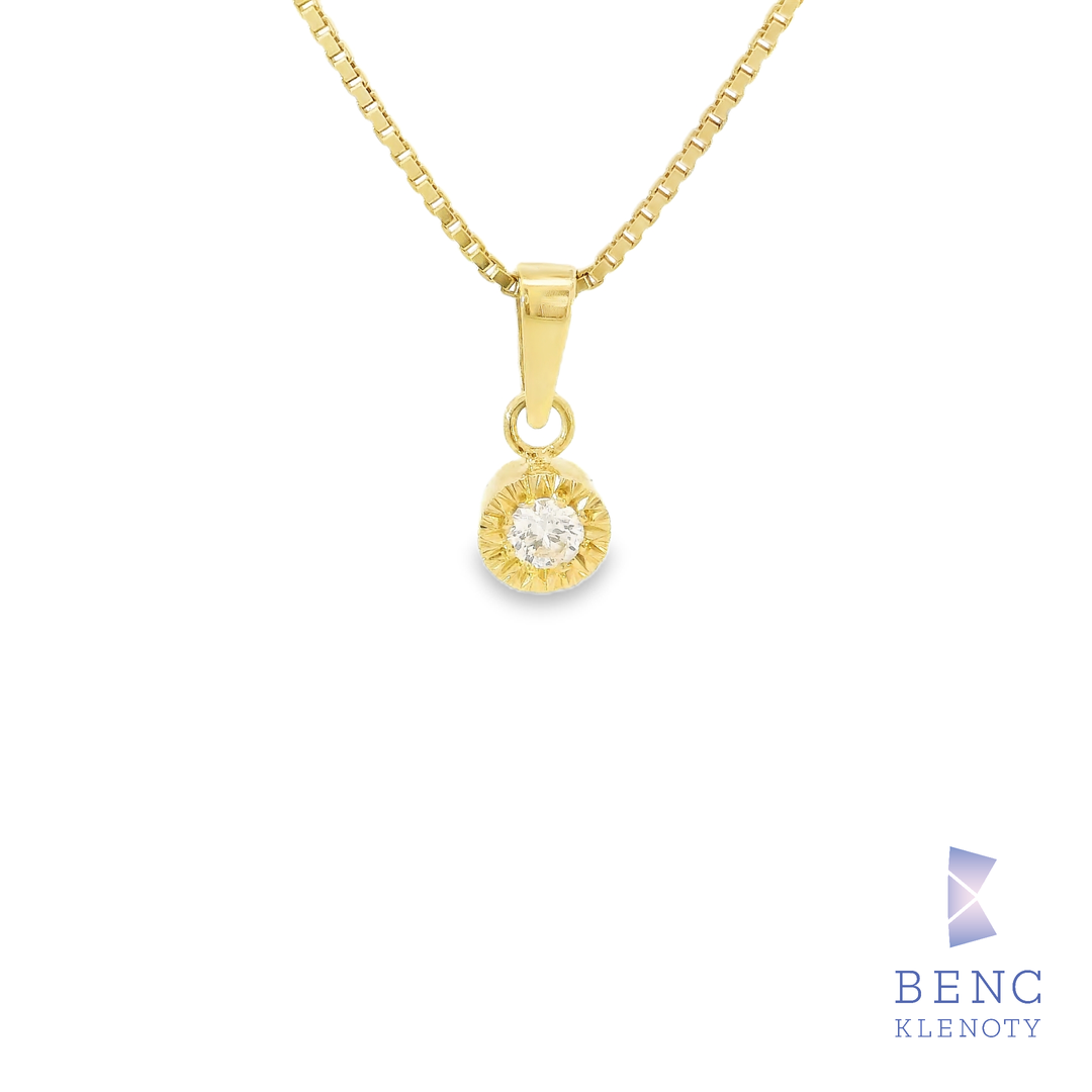 Zlaty privesek s diamantem