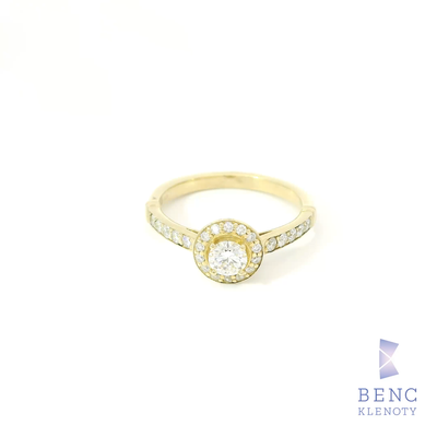 Elegantní zlatý prsten s diamantem