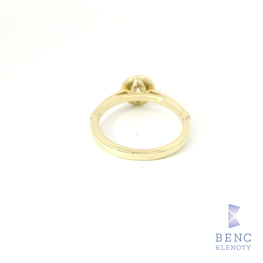 Zlatý prsten s diamantem
