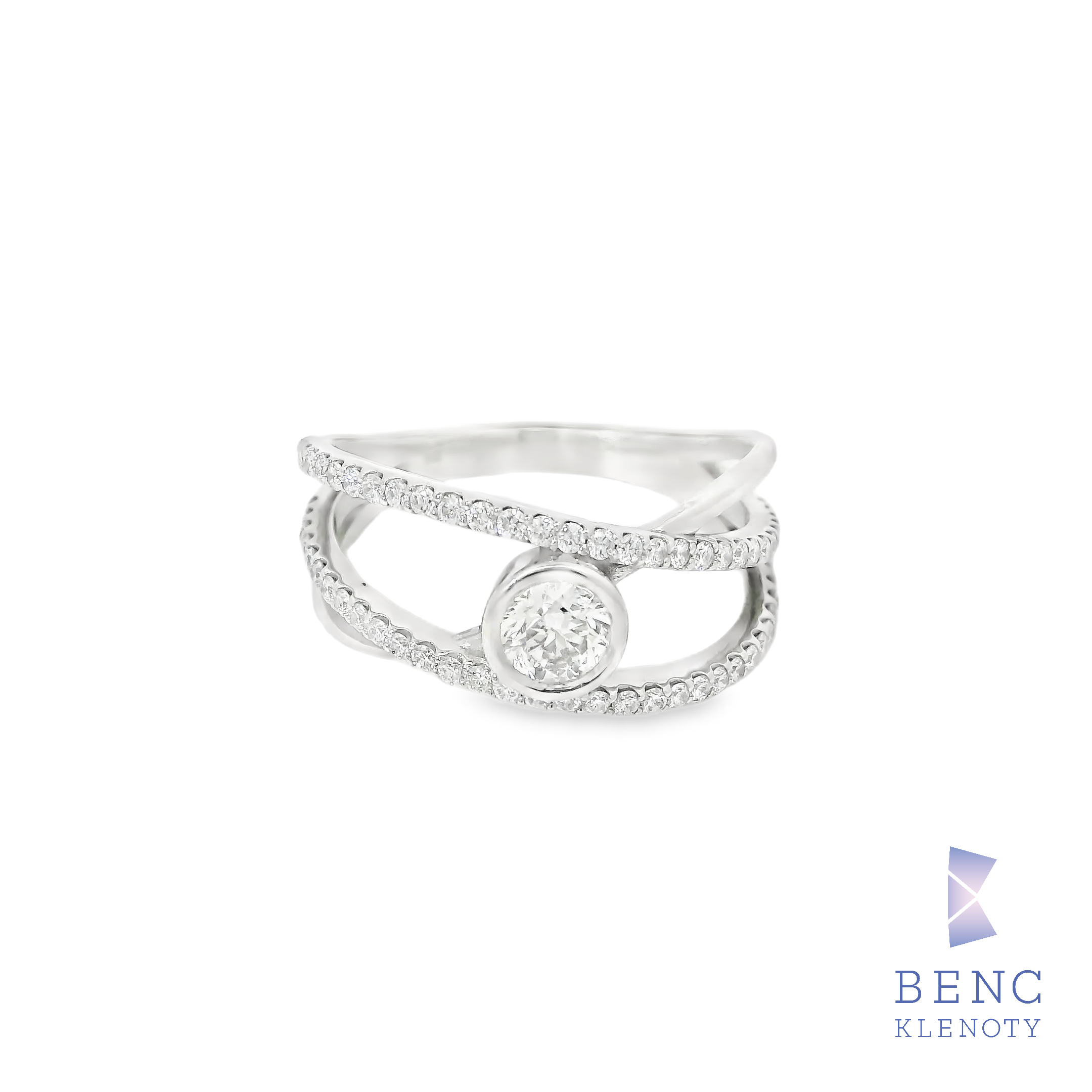 Zlatý prsten s diamantem a krouceným designem