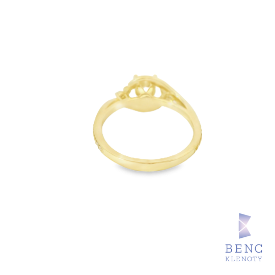 Zlatý prsten s diamantem