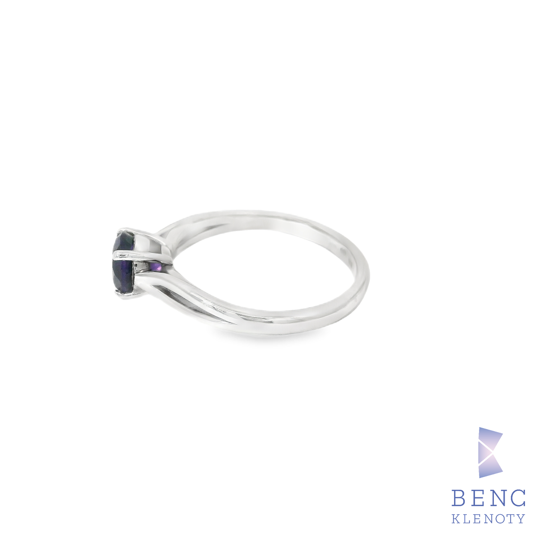 Zlatý prsten s fialovým ametystem