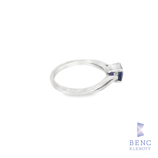 Zlatý prsten s fialovým ametystem