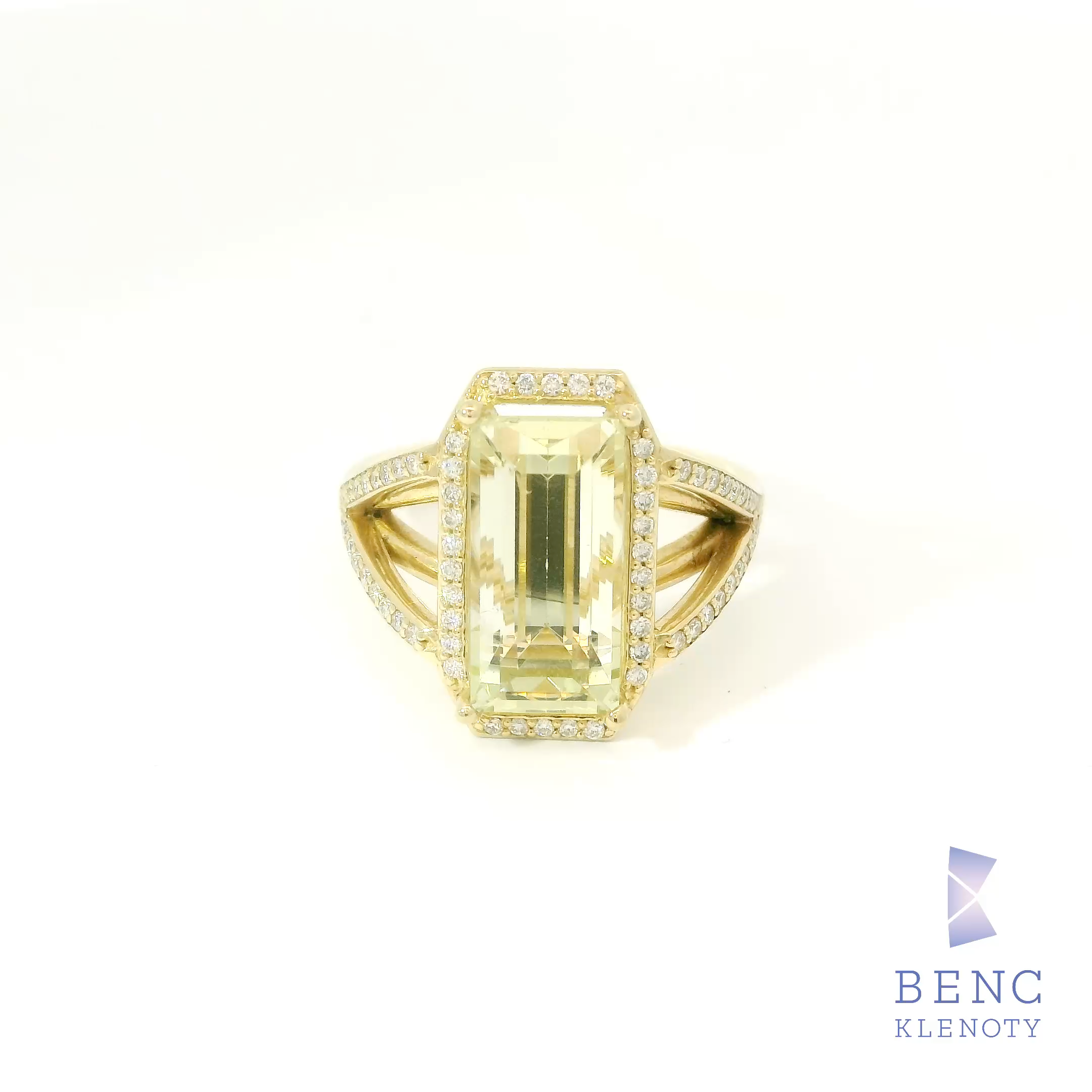 Zlatý prsten s heliodorem – elegantní dámský šperk ve zlatých tónech

