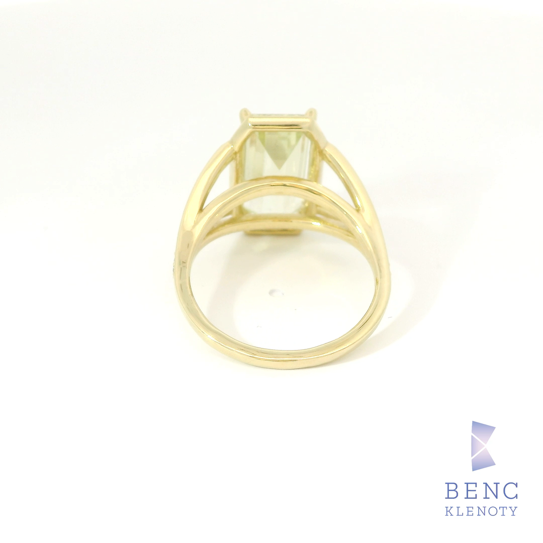 Zlaty prsten s heliodorem – elegantni damsky sperk ve zlatych tonech