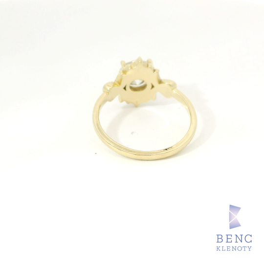 Zlaty prsten s moissanitem