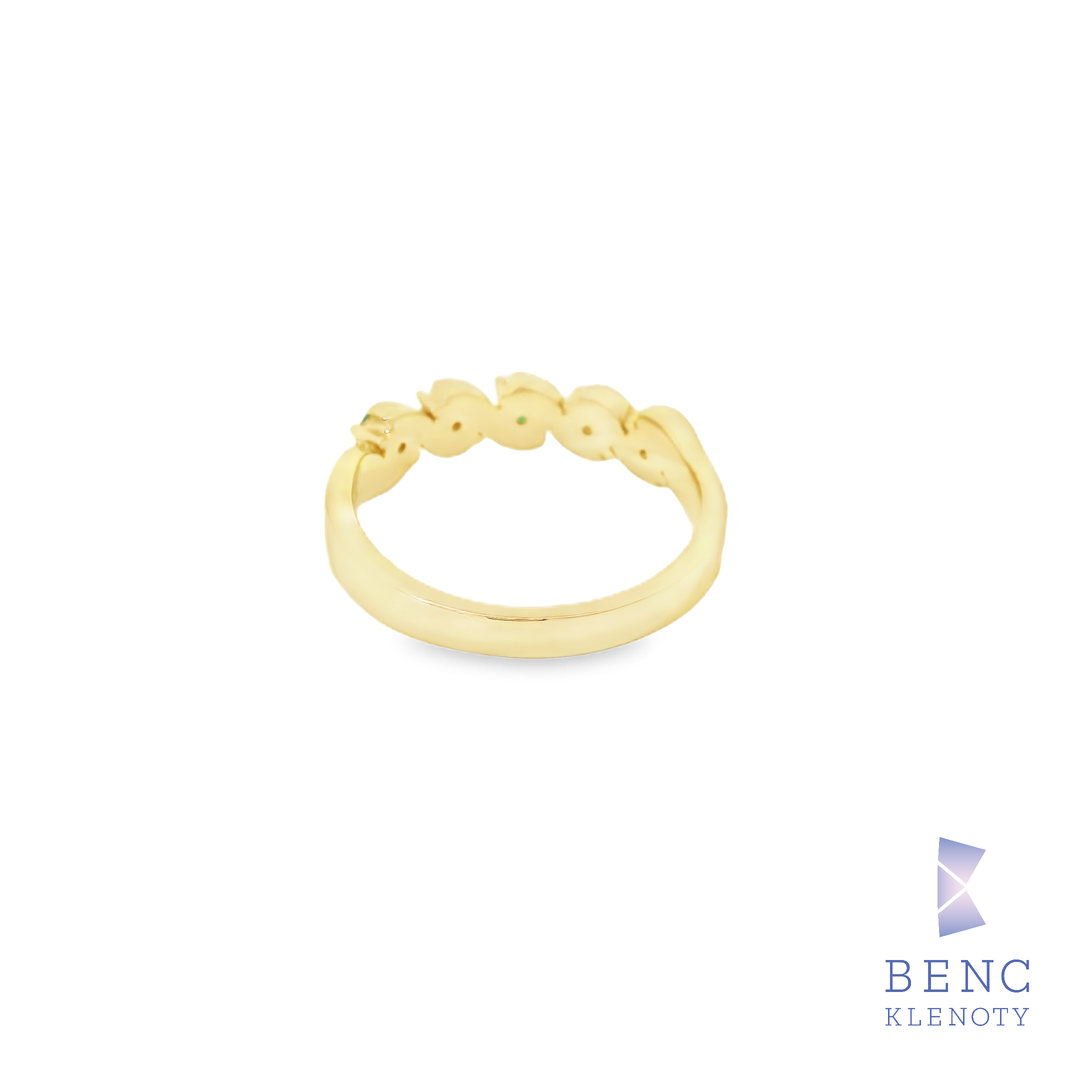 Zlaty prsten se smaragdy – elegantni a stylovy sperk s vyraznou zelenou barvou