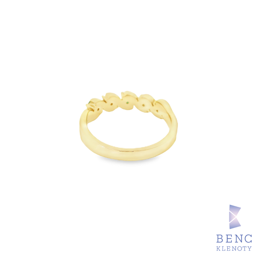 Zlaty prsten se smaragdy – elegantni a stylovy sperk s vyraznou zelenou barvou