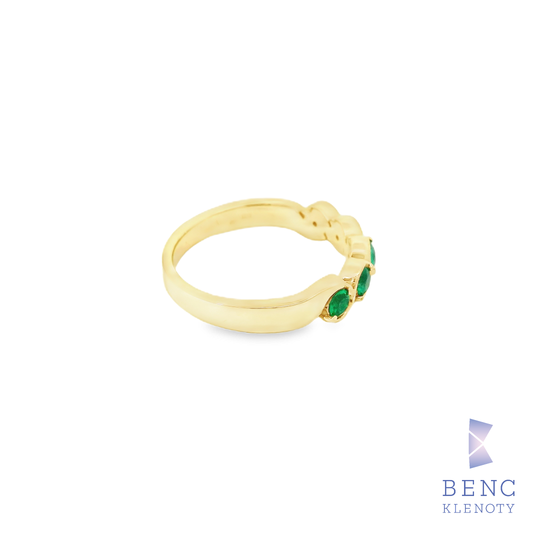 Zlaty prsten se smaragdy – elegantni a stylovy sperk s vyraznou zelenou barvou