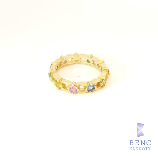 Zlatý prsten věčnosti s barevnými safír