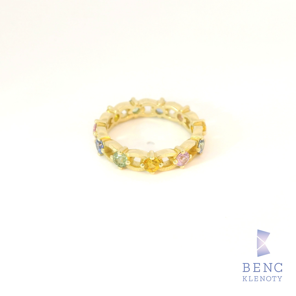 Zlatý prsten věčnosti s barevnými safír