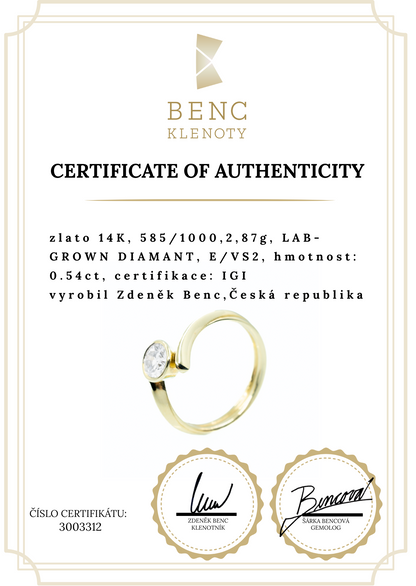 Elegant gold ring with lab-grown diamond