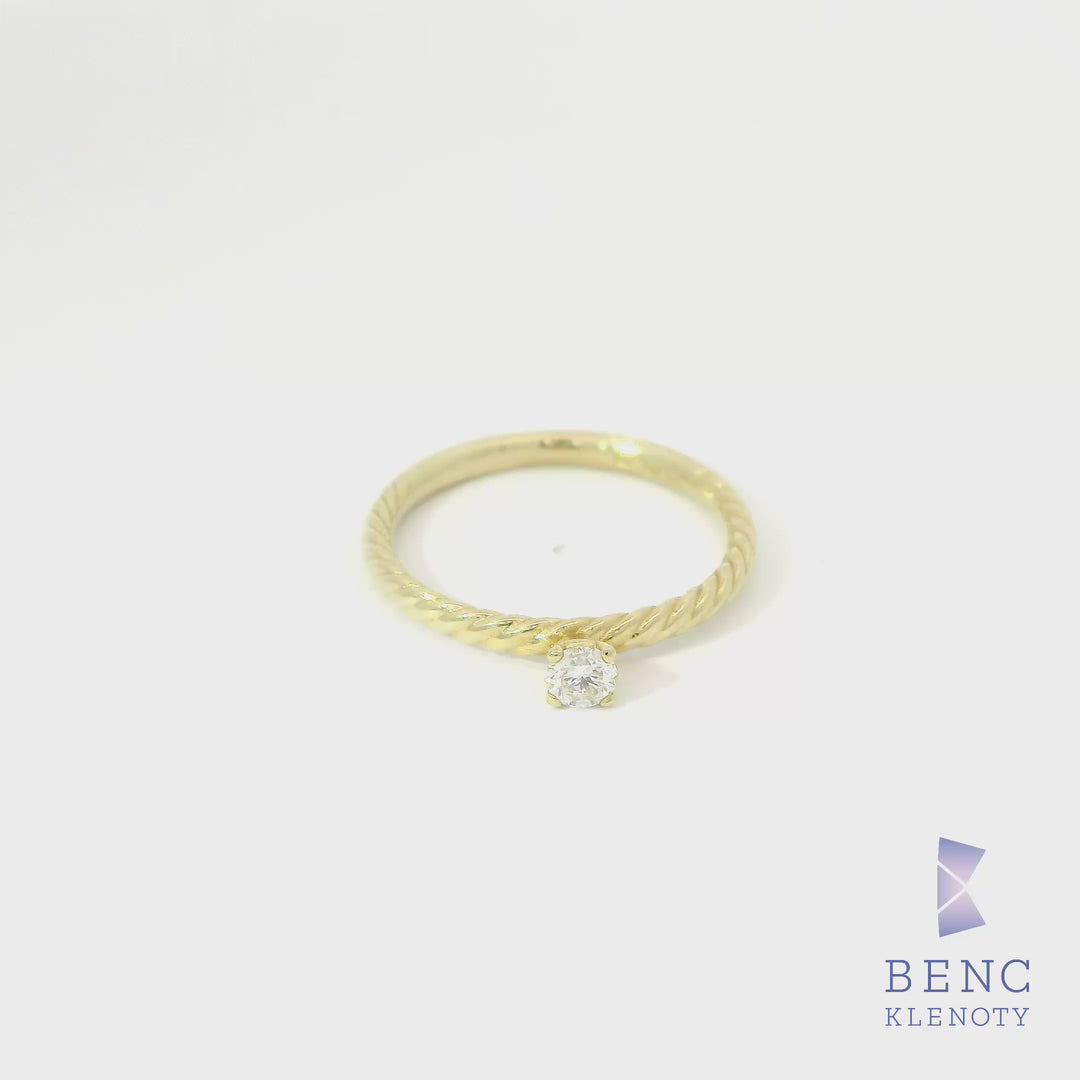 Elegantní zlatý prsten