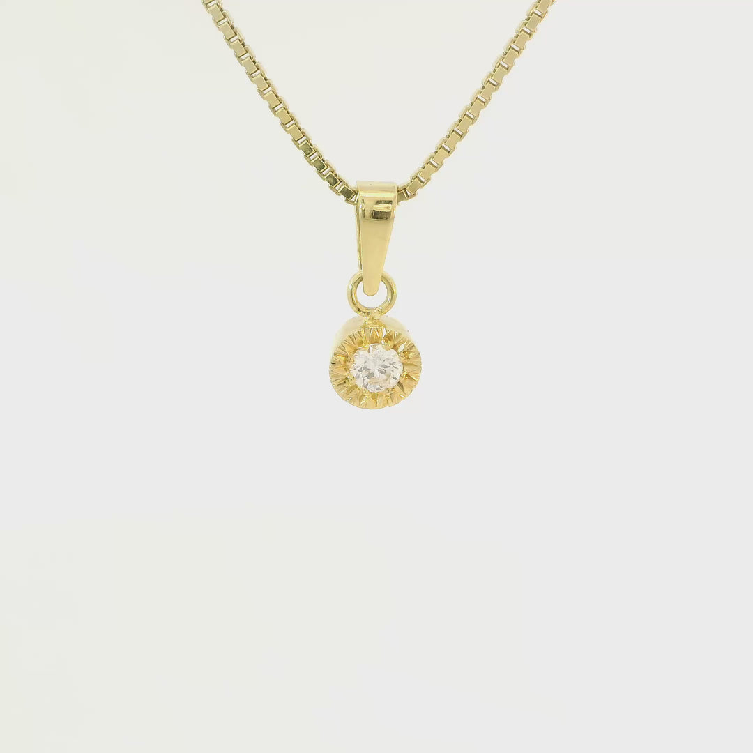 Zlaty privesek s diamantem