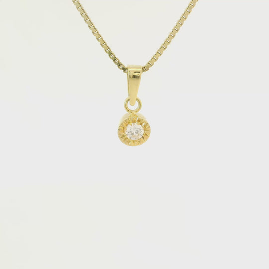 Zlaty privesek s diamantem