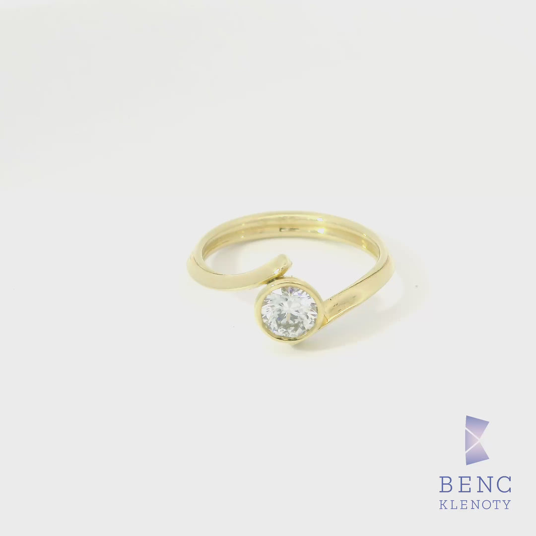Elegantní zlatý prsten s diamantem