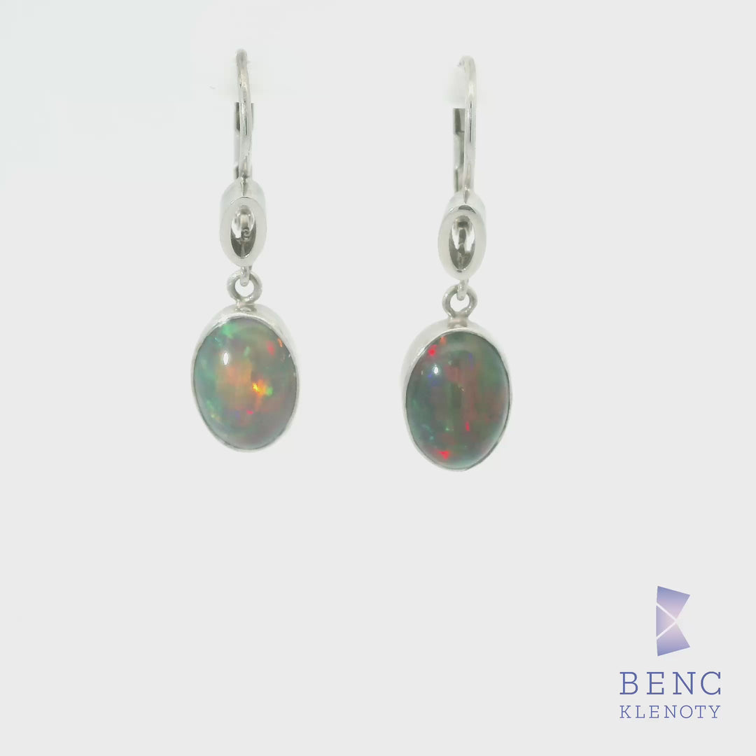 Elegantní visací náušnice z bílého zlata s etiopským kouřovým opálem