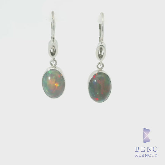 Elegantní visací náušnice z bílého zlata s etiopským kouřovým opálem