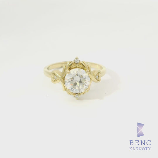 Zlaty prsten s moissanitem